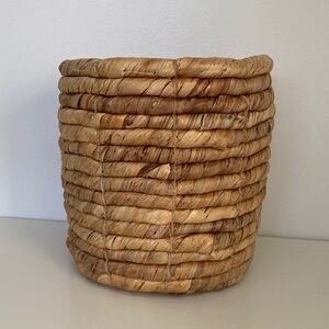 Handwoven Natural Seagrass Planter Storage Basket - Neutral